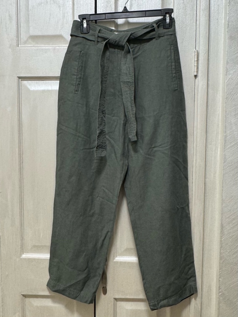 Aritzia Wilfred Allant Linen-Blend Pants in an olive green shade size 4